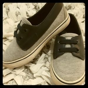 Boys cat & jack shoes